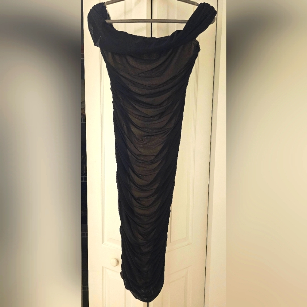 ***Sale***FASHION NOVA BEAUTIFUL BLACK MIDI ⚫️ 🖤 NWOT